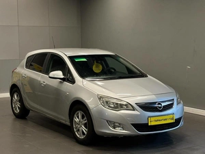 Хетчбэк Opel Astra 2011 года, 597000 рублей, Красноярск
