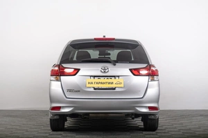 Универсал Toyota Corolla Fielder 2018 года, 1299000 рублей, Томск