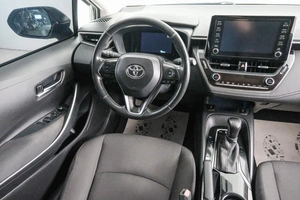 Седан Toyota Corolla 2019 года, 1899000 рублей, Красноярск