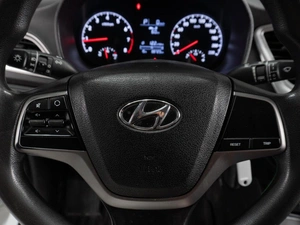Седан Hyundai Solaris 2019 года, 1350000 рублей, Тюмень