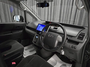 Минивэн Toyota Voxy 2009 года, 1420000 рублей, Красноярск