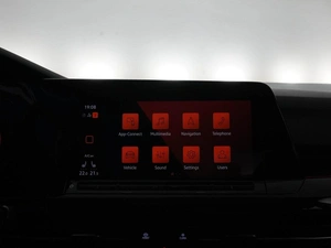 Хетчбэк Volkswagen Golf 2022 года, 3198444 рублей, Москва