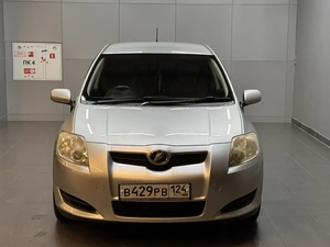 Хетчбэк Toyota Auris 2008 года, 747000 рублей, Красноярск