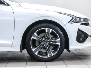 Седан Kia K5 2020 года, 2500000 рублей, Красноярск