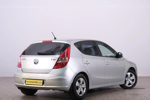 Хетчбэк Hyundai i30 2011 года, 729000 рублей, Омск