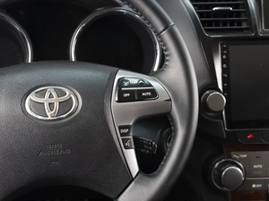 Внедорожник Toyota Highlander 2011 года, 1730000 рублей, Омск