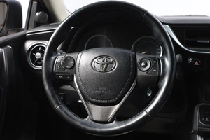 Седан Toyota Corolla 2018 года, 1899000 рублей, Новосибирск