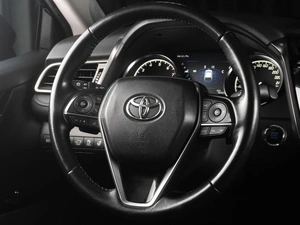 Седан Toyota Camry 2019 года, 3160000 рублей, Тюмень