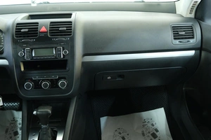 Седан Volkswagen Jetta 2010 года, 599000 рублей, Омск