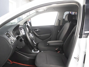 Седан Volkswagen Polo 2017 года, 1050000 рублей, Омск