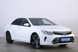 Седан Toyota Camry 2016 года, 2299000 рублей, Омск