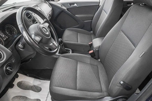 Внедорожник Volkswagen Tiguan 2011 года, 1239000 рублей, Барнаул