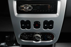 Хетчбэк Renault Sandero 2011 года, 599000 рублей, Тюмень