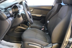 Седан Kia Rio 2013 года, 889000 рублей, Омск