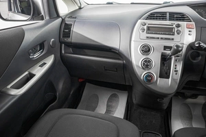 Хетчбэк Toyota Ractis 2009 года, 599000 рублей, Барнаул