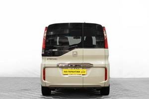 Минивэн Honda Stepwgn 2015 года, 1939000 рублей, Барнаул