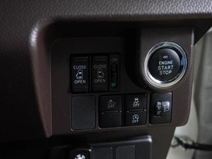 Минивэн Toyota Roomy 2018 года, 1099000 рублей, Воронеж