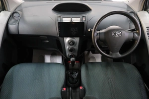 Хетчбэк Toyota Vitz 2005 года, 549000 рублей, Омск