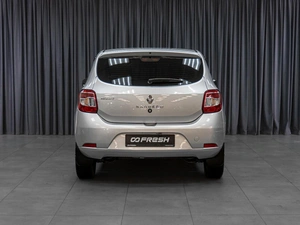 Хетчбэк Renault Sandero 2015 года, 739000 рублей, Тюмень