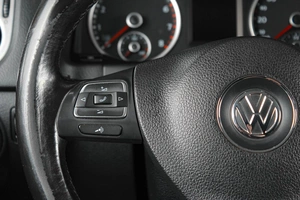 Внедорожник Volkswagen Tiguan 2011 года, 1199000 рублей, Тюмень