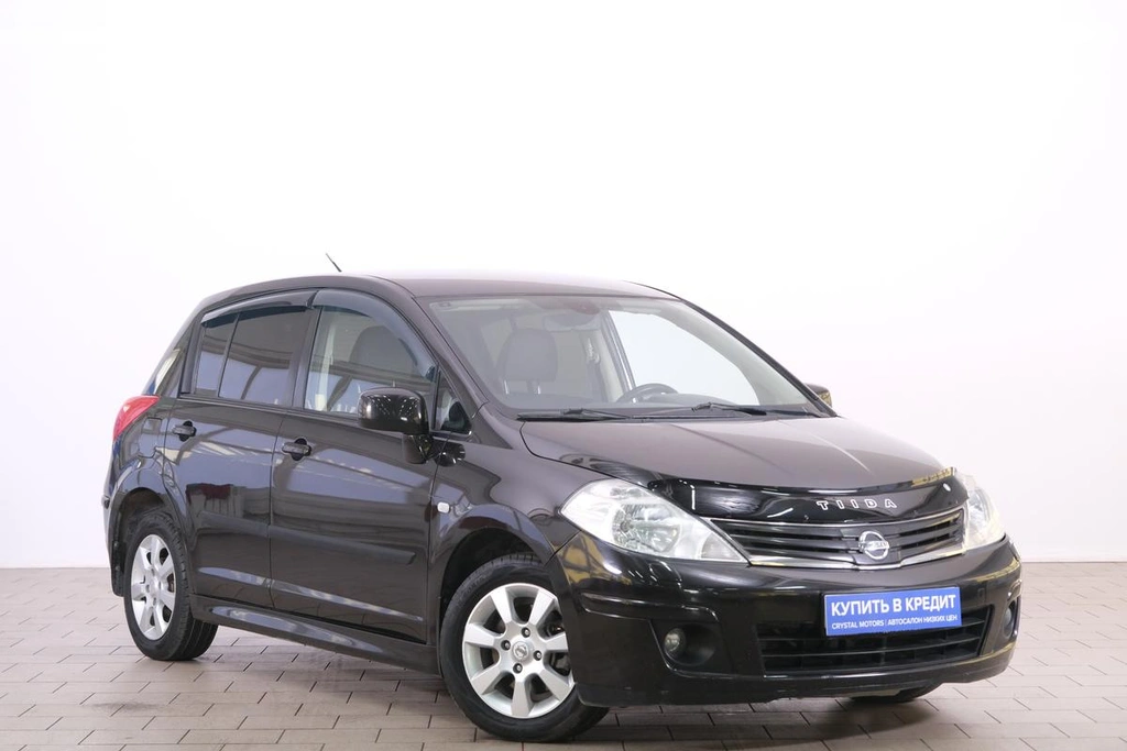 Хетчбэк Nissan Tiida 2010 года, 879000 рублей, Омск