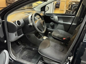 Хетчбэк Peugeot 107 2010 года, 497000 рублей, Красноярск