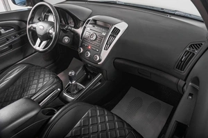 Хетчбэк Kia Ceed 2010 года, 869000 рублей, Томск