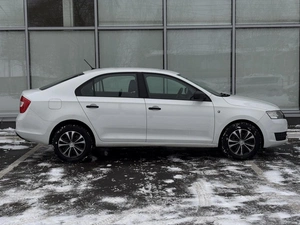 Хэтчбек Skoda Rapid 2015 года, 820000 рублей, Брянск