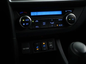 Хетчбэк Toyota Auris 2014 года, 1499050 рублей, Москва