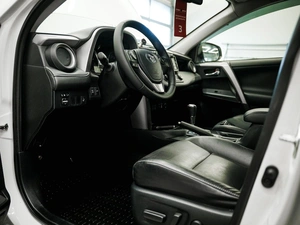 Внедорожник Toyota RAV4 2016 года, 2350000 рублей, Красноярск