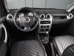 Хетчбэк Renault Sandero 2011 года, 665000 рублей, Красный Пахарь