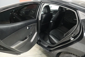 Седан Hyundai Elantra 2013 года, 1030000 рублей, Курск