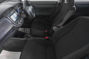 Седан Toyota Corolla Axio 2017 года, 1259000 рублей, Кемерово