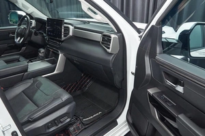 Внедорожник Toyota Sequoia 2023 года, 10000000 рублей, Красноярск