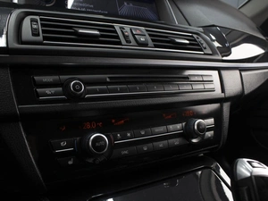 Седан BMW 5 серия 2013 года, 1750000 рублей, Омск