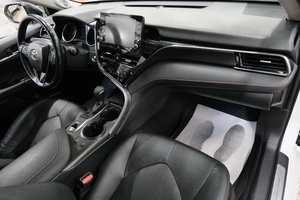 Седан Toyota Camry 2021 года, 3599000 рублей, Омск