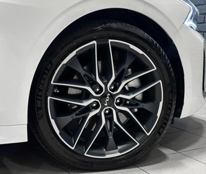 Седан Kia K5 2023 года, 2867000 рублей, Красноярск