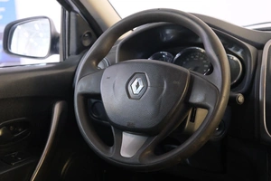 Седан Renault Logan 2017 года, 469000 рублей, Омск