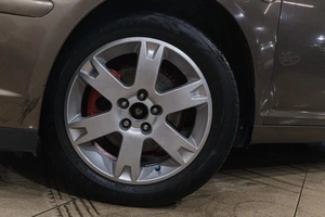 Седан Toyota Avensis 2005 года, 749000 рублей, Новокузнецк