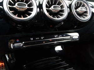 Седан Mercedes-benz CLA-класс 2019 года, 2889050 рублей, Москва