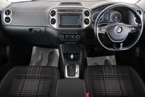 Внедорожник Volkswagen Tiguan 2015 года, 1629000 рублей, Омск