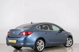 Седан Opel Astra 2014 года, 999000 рублей, Красноярск
