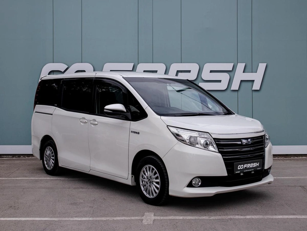 Минивэн Toyota Noah 2015 года, 1739000 рублей, Большой Сочи