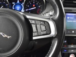 Внедорожник Jaguar F-Pace 2018 года, 3154900 рублей, Казань