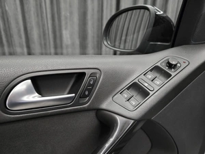 Внедорожник Volkswagen Tiguan 2012 года, 1199000 рублей, Красноярск