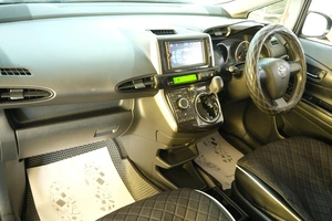 Минивэн Toyota Wish 2012 года, 1239000 рублей, Омск