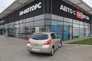 Хэтчбек Nissan Tiida 2010 года, 800000 рублей, Мирное