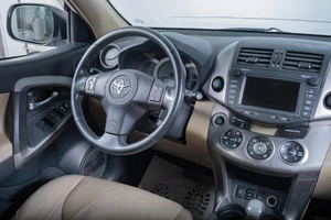 Внедорожник Toyota RAV4 2011 года, 1799000 рублей, Томск