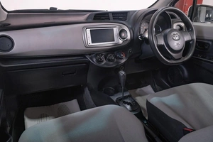 Хетчбэк Toyota Vitz 2013 года, 739000 рублей, Томск