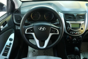 Хетчбэк Hyundai Solaris 2013 года, 919000 рублей, Омск
